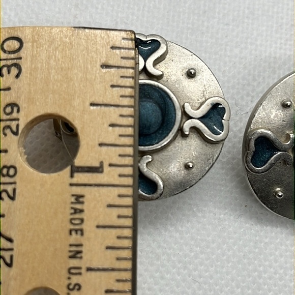 Women's Clip On Earrings Enameled Blue Hearts Silver Tone Circles Modern - Picture 10 of 10